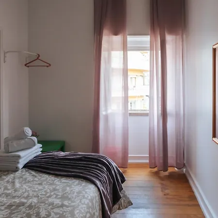 بيت ضيافة Daniela's Central 303 *